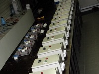 Fabricage van elektriciteitskoffers of elektrische platen in serie en de integratie van elektriciteitskasten