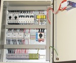 Fitting of end pieces, cable preparation and assembly of electrical cabinets