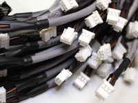 Meeraderige kabels en kabelbomen in onderaanneming, JST-connectoren
