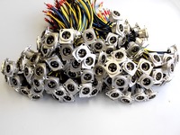 Assemblage door lassen van Neutrik-connector op kabel voor audio-industrie