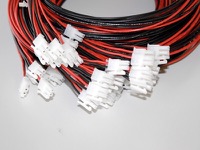Sous-traitance en assemblage de câble sur mesure avec placement de connecteur Molex minifit