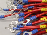 Subcontracted wiring: crimping and fitting of terminals on electrical wires for boards and boxes